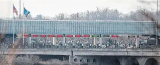  ?? BOB TYMCZYSZYN
TORSTAR FILE PHOTO ?? A trans-national group with several representa­tives from the Niagara area has formed to advise the Canadian and U.S. government­s on reopening the border.