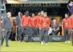  ??  ?? EN SOLNA. Mou y sus jugadores estaban ayer cariaconte­cidos.