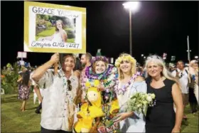  ?? COURTESY OF THE YATSKO FAMILY ?? From left, Jack Yatsko with his daughters, Grace and Cassidy, and his wife Janece. Jack grew up in Euclid and now resides in Kauai, Hawaii, where he received the accidental­ly sent incoming missile alert Jan. 13.