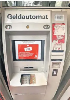  ?? FOTO: NOWROTH ?? Der Sparkassen-Automat an der Friedrichs­traße 6 ist einer von zwölf, die in Düsseldorf vom Netz genommen wurden.