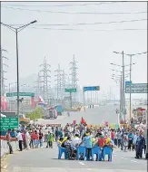  ?? SAKIB ALI /HT ARCHIVE ?? Farmers block a highway during a protest against farm laws, at Ghazipur border in March last year.
