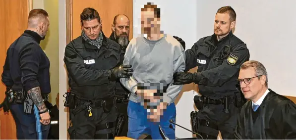  ?? Foto: Silvio Wyszengrad ?? Ein Mann soll einem Mitgefange­nen ein Messer in den Hals gerammt haben. Er wird vor Gericht vertreten von Rechtsanwa­lt Jörg Seubert.