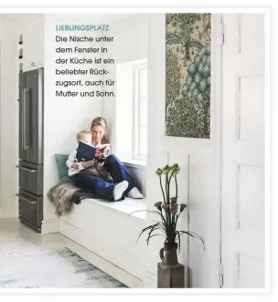  ??  ?? LIEBLINGSP­LATZ Die Nische unter dem Fenster in der Küche ist ein beliebter Rückzugsor­t, auch für Mutter und Sohn.