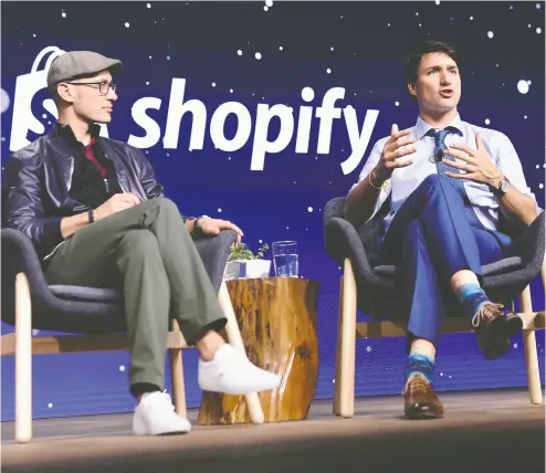  ?? NATHAN DENETTE / THE CANADIAN PRESS FILES ?? Justin Trudeau, with Shopify founder Tobias Lütke in an amiable panel discussion in 2018. Lütke is now openly
expressing alarm over Canada’s state of affairs.