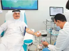  ?? ?? Dr Amin Hussain Al Amiri from the health ministry was the first to donate blood in the new campaign.