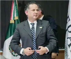  ??  ?? Santiago Nieto Castillo, titular de la FEPADE, afirmó que la investigac­ión por los sobornos al director de Pemex se hará con responsabi­lidad, sin filias ni fobias.