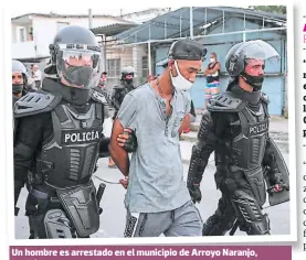  ??  ?? Un hombre es arrestado en el municipio de Arroyo Naranjo, La Habana.