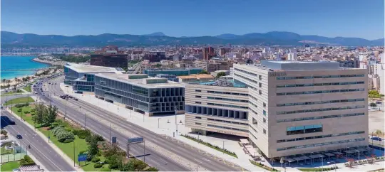  ??  ?? An aerial view
of the Palma Convention Centre, right beside the sea.