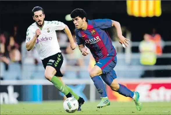  ?? FCB ?? Carles Aleñá, de 19 años, intenta una jugada en el partido contra el Racing que acabó con el ascenso del Barça B a Segunda División