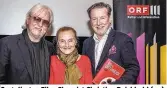  ??  ?? Gratuliert­en Film-Chronist Christian Reichhold (re.): Mimin Erni Mangold und Regisseur Reinhold Bilgeri