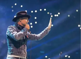  ?? CHRIS YOUNG/THE CANADIAN PRESS FILE PHOTO ?? Gord Downie, seen at WE Day in Toronto last October, will release Introduce Yerself Oct. 27.