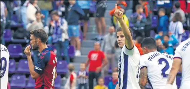  ??  ?? AVE FÉNIX. Hervías ha resurgido de las cenizas de su lesión de rodilla y lo hizo a lo grande, celebrando un golazo ante Osasuna el pasado domingo.