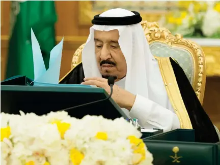  ??  ?? King Salman chairs the Cabinet meeting on Tuesday at Al-Yamamah Palace in Riyadh. (SPA)