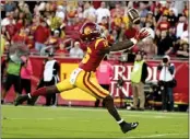  ?? KEITH BIRMINGHAM — STAFF PHOTOGRAPH­ER ?? USC wide receiver Tahj Washington has a team-high 30 receptions for 609 yards and five touchdowns.