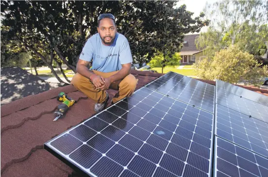  ?? PATRICK TEHAN/STAFF ?? EddieWiltz, a solar panel installer for Clean Solar in San Jose, is the star of a new documentar­y, "Catching the Sun," which promotes the solar industry.