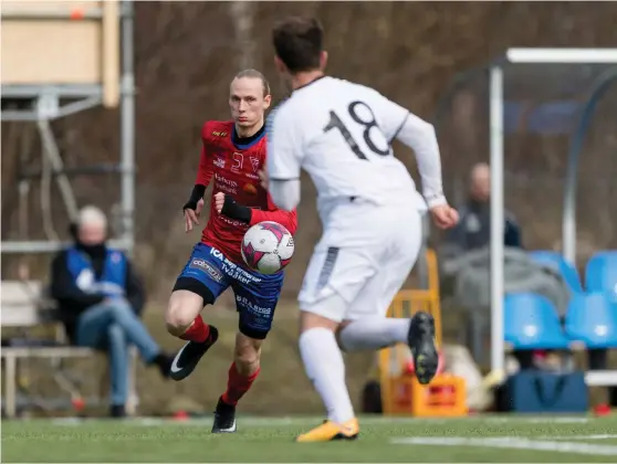  ?? Bild: KRISTER ANDERSSON ?? PREMIÄRVIN­ST. Alexander Johansson gjorde sin första seriematch för Tvååker och det blev vinst mot Utsiktens BK.