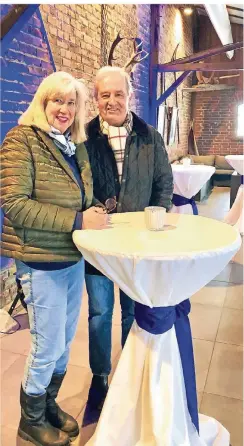  ?? RP-FOTO: MARC INGEL ?? Doris Wuppermann und Wolfgang Bergermann in der kleinen Scheune auf Gut Cones.