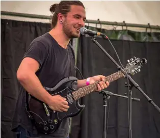  ?? Picture: Andrew Merritt ?? LIGHTNING: Mike Wagner on Wokingham Music Club Stage at this year’s Wokingham Festival