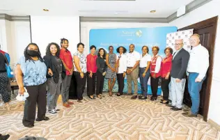  ?? ?? Resilient Islands core team members celebrate at the closing ceremony in Panama City.