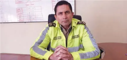  ??  ?? SEGURIDAD. Marcelo Cajas, jefe de operacione­s del distrito de Policía Latacunga.