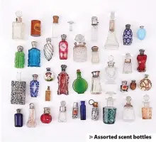  ?? ?? > Assorted scent bottles