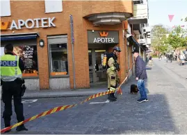  ?? Bild: Malin Strandberg ?? Räddningst­jänsten och polis larmades ut till gasläckan på Östra långgatan vid 17.15 i går.