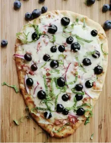  ??  ?? SWEET SURPRISE: Blueberrie­s add a sweet finish to a savory flatbread topped with mozzarella and gorgonzola cheeses and pancetta.