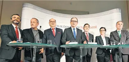  ??  ?? Der Vorsitzend­e des U-Ausschusse­s, Karlheinz Kopf (Mitte), mit den Fraktionsv­orsitzende­n.