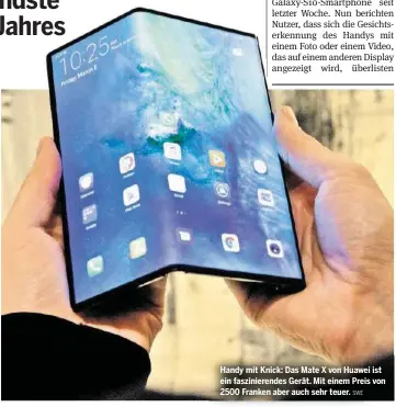  ??  ?? Handy mit Knick: Das Mate X von Huawei ist ein fasziniere­ndes Gerät. Mit einem Preis von 2500 Franken aber auch sehr teuer.