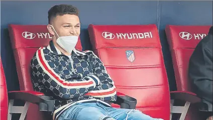  ?? FOTO: J.A.A. ?? El inglés Kieran Trippier, en uno de los últimos partidos del Atlético de Madrid, en el banquillo antes de que comenzase el choque