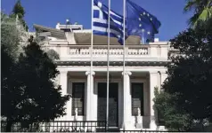  ??  ?? Το Μέγαρο Μαξίμου επικαλέστη­κε τις δηλώσεις του πρωθυπουργ­ού ότι υπάρχει ακόμα απόσταση να διανυθεί με την πΓΔΜ.