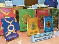  ??  ?? SEBAHAGIAN naskhah al-Quran import yang dirampas.