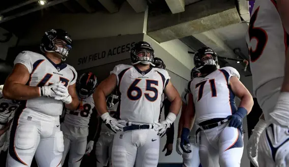  ?? Aaron Ontiveroz, The Denver Post ?? Broncos inside linebacker Josey Jewell, left, saw his season come to an end in September after tearing a pectoral tendon on a special teams tackle.