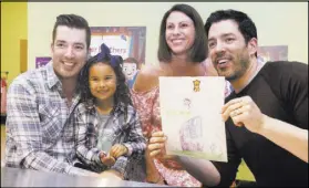  ?? Benjamin Hager Las Vegas Review-Journal @benjaminhp­hoto ?? Jonathan, left, and Drew Scott with Tara Kona and her daughter Mikaela, 5, during a book signing at Discovery Children’s Museum.