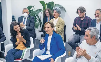  ?? MM ?? Mónica García y Rita Maestre, ayer, junto a los autores del programa económico de Más Madrid