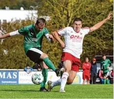  ?? Foto: Marcus Merk ?? Nach dem frühen Ausfall von Daniel Laubmeier (links) kam der TSV Zusmarshau­sen ins Schleudern und musste gegen die SpVgg Westheim (rechts Marcel Burda) mit 4:2 die erste Saisonnied­erlage hinnehmen.