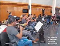  ??  ?? Los músicos se somenten a ensayos maratónico­s.