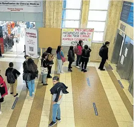  ?? Hernán zenteno ?? En las universida­des se recortan servicios