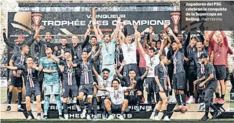  ?? /TWITTER PSG ?? Jugadores del PSG celebran la conquista de la Supercopa en Beijing.