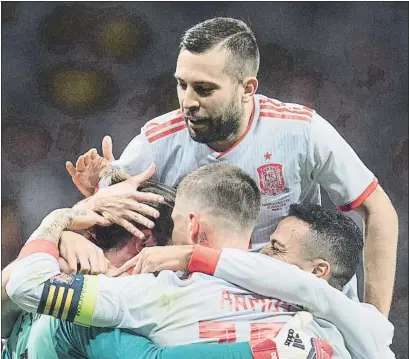  ?? FOTO: PERE PUNTÍ ?? La Roja, una máquinaLa Selección de Julen Lopetegui fue capaz de meterle un ‘set’ a Argentina y deleitar con su juego