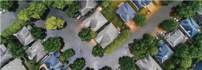  ?? Mark Mulligan / Houston Chronicle ?? The potential for devastatin­g flooding from Barker Reservoir, unknown to many homeowners, became reality during Harvey.