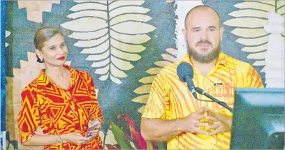  ?? Picture: SUPPLIED/USP ?? Master of Science scholarshi­p recipient at USP Andrew Paris discusses his survey results during a broadcast event while Pacific-European Union Marine Partnershi­p project member Josephine Prasad looks on.