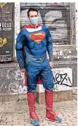  ?? FOTO: HAUSER ?? Auf der Zülpicher Straße war Superman allein unterwegs.