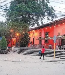  ?? FOTO: EL HERALDO ?? Debido a la pandemia, muchas empresas cerraron en la ciudad colonial y las que aún quedan están luchando por recuperars­e.