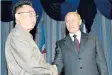  ??  ?? Kim Jong-il is welcomed by Vladimir Putin