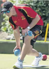  ?? PHOTO: GERARD O’BRIEN ?? On his game . . . Finbar McGuigan plays a draw during the opening day of the North East Valley 10,000 tournament yesterday.