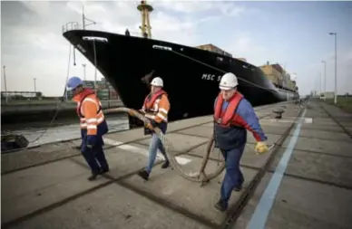  ?? © Jimmy Kets ?? Er zijn ook havenarbei­ders die vrachtwage­ns met drugs blokkeren, benadrukte De Wever.