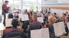  ?? FOTO: VOLKMAR HOFFMANN ?? Die Musikerinn­en und Musiker boten eine bunte Vielfalt aus traditione­ller Blasmusik gemischt mit modernen Klassikern.