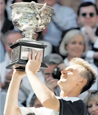  ?? V roce 1998 vyhrál Petr Korda dvouhru na Australian Open. Krátce poté ukončil kariéru. FOTO ČTK ?? Životní úspěch.