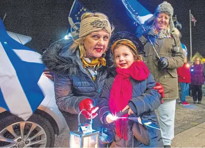  ??  ?? Yes2 Kirkcaldy hub holding an event at Kirkcaldy Town Square last night. From left: Mary Gordji, Arabella Gordji, 3, and Agnes Thomson. Picture: Kim Cessford.